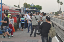 بالصور: المواطنون ينظمون وقفة احتجاجية لتحسين عمل القطارات في مدينة اللد